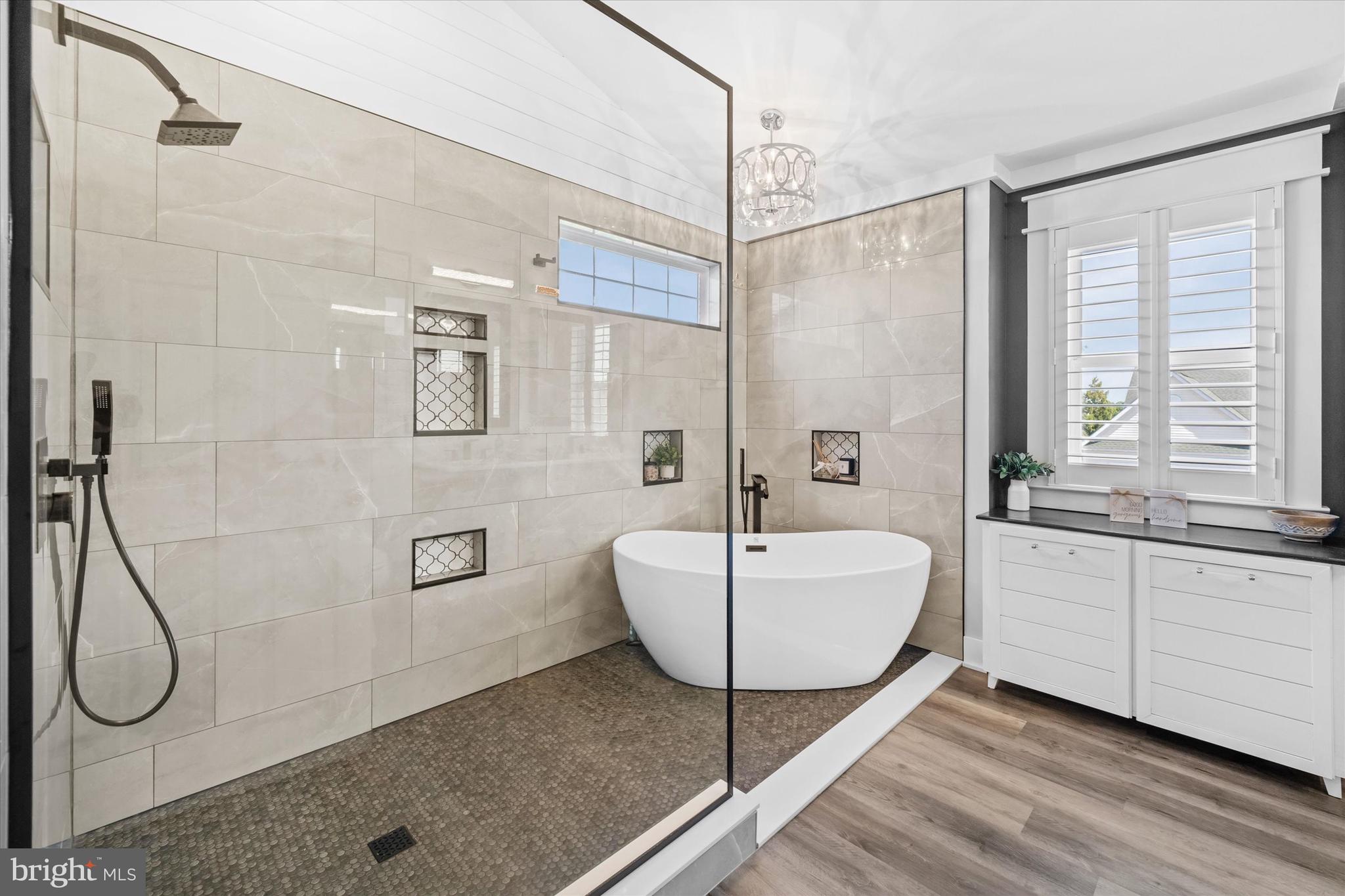 THE LEGENDS - Residential