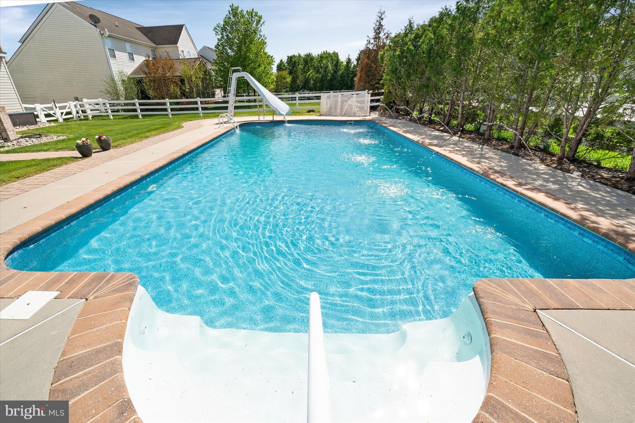 THE LEGENDS - Residential