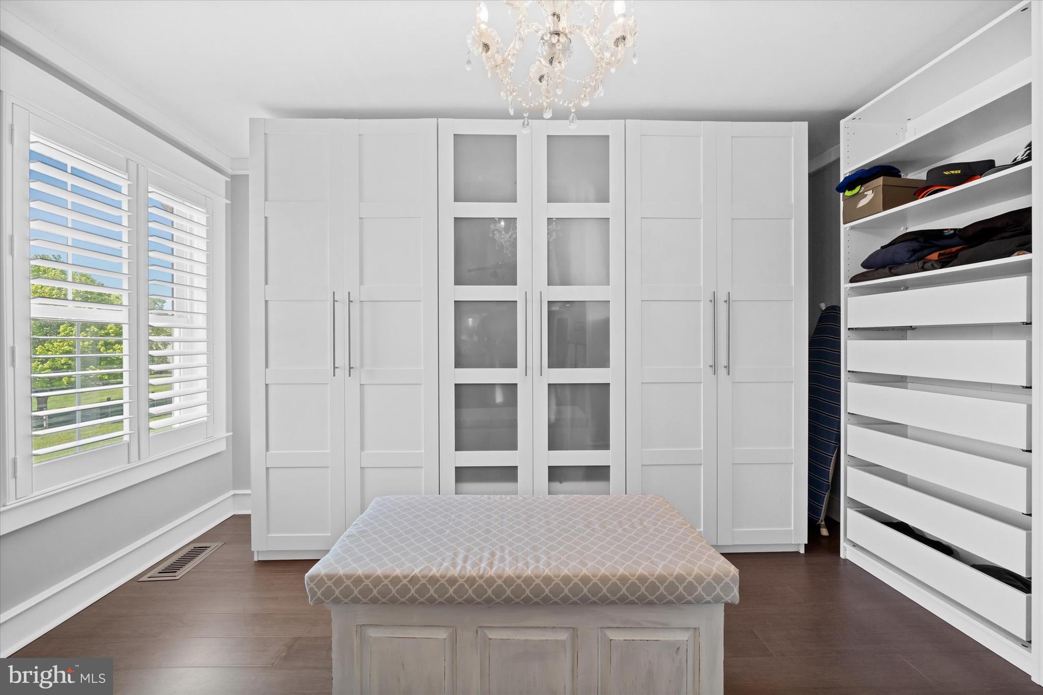 THE LEGENDS - Residential