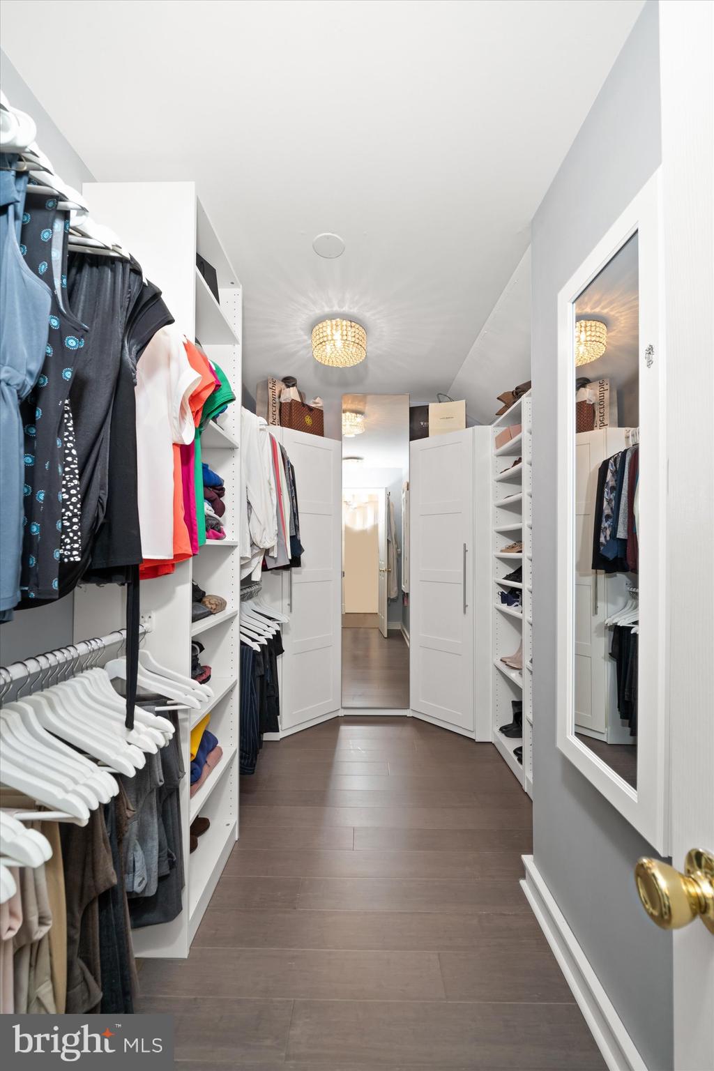 THE LEGENDS - Residential