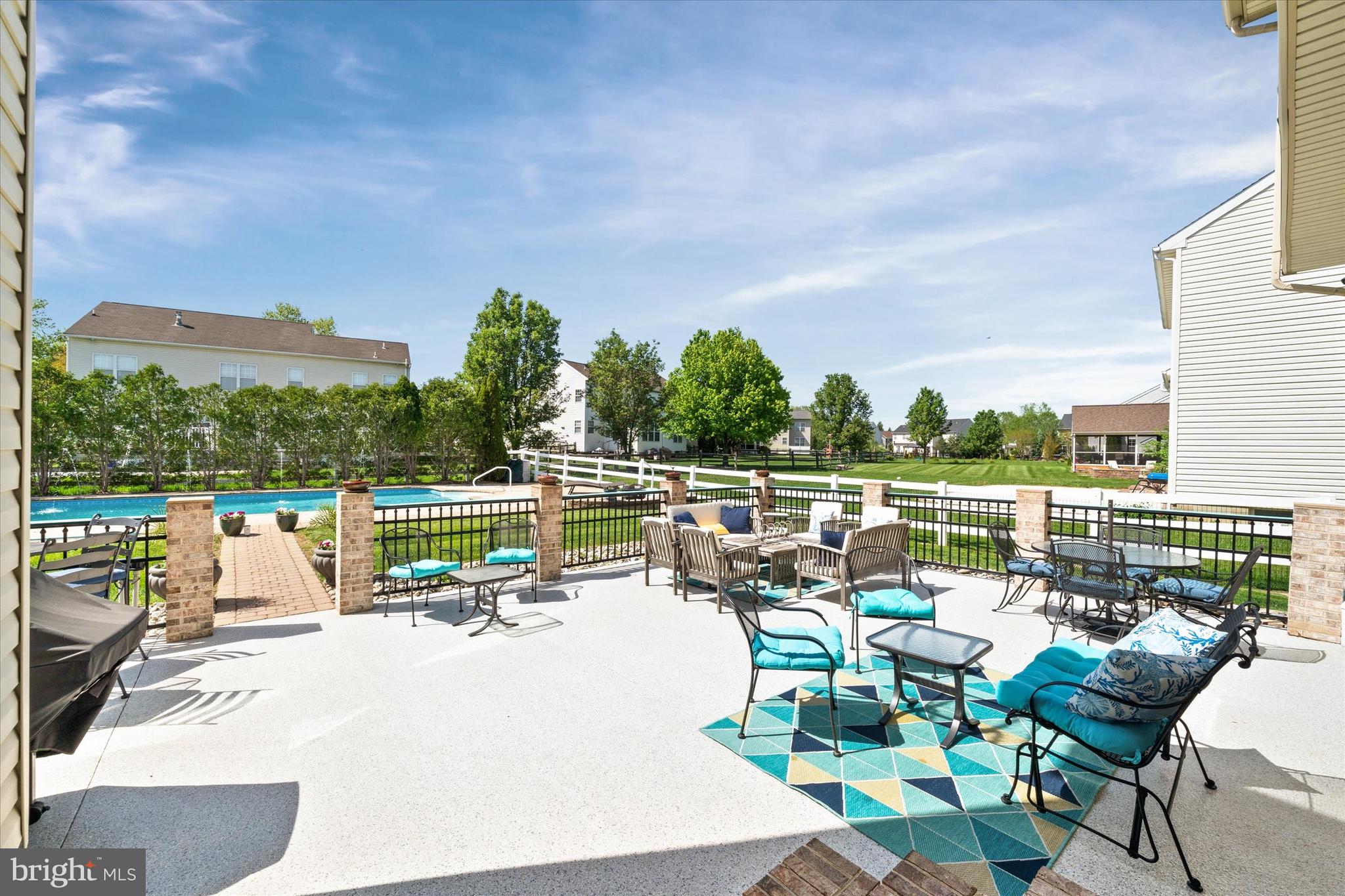 THE LEGENDS - Residential