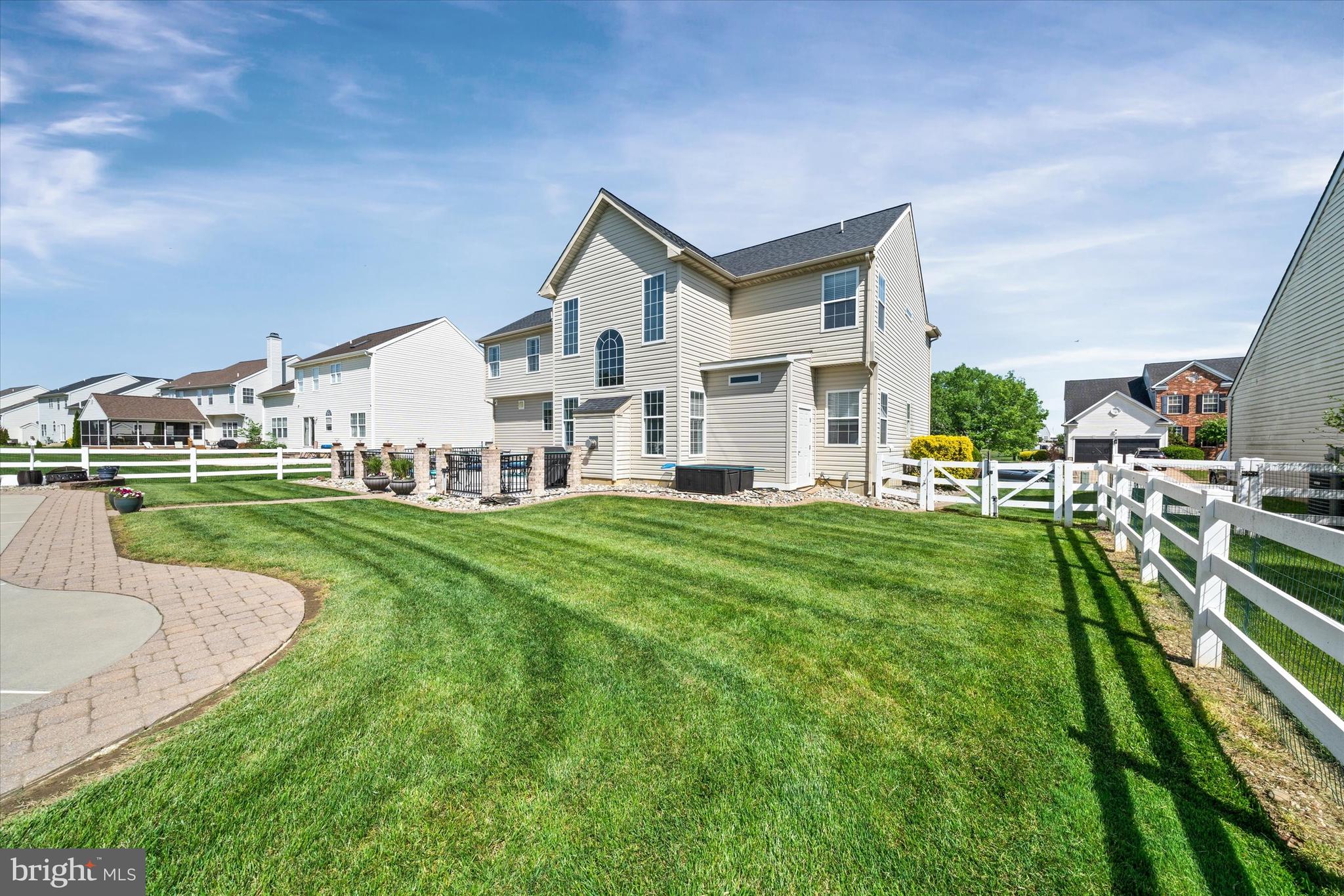 THE LEGENDS - Residential