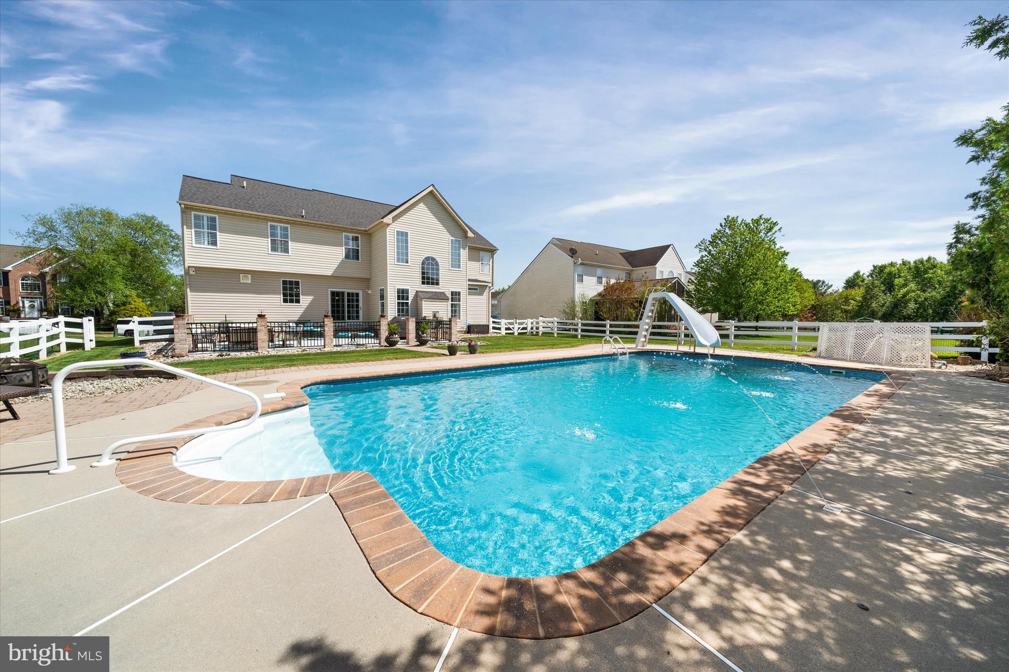 THE LEGENDS - Residential