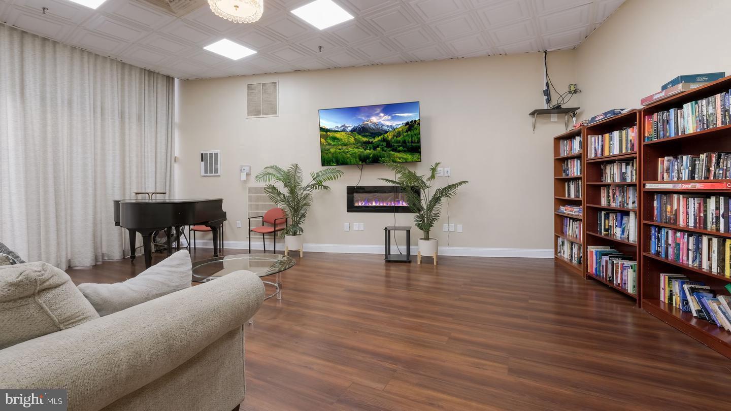 PHILADELPHIA (WEST) - Residential