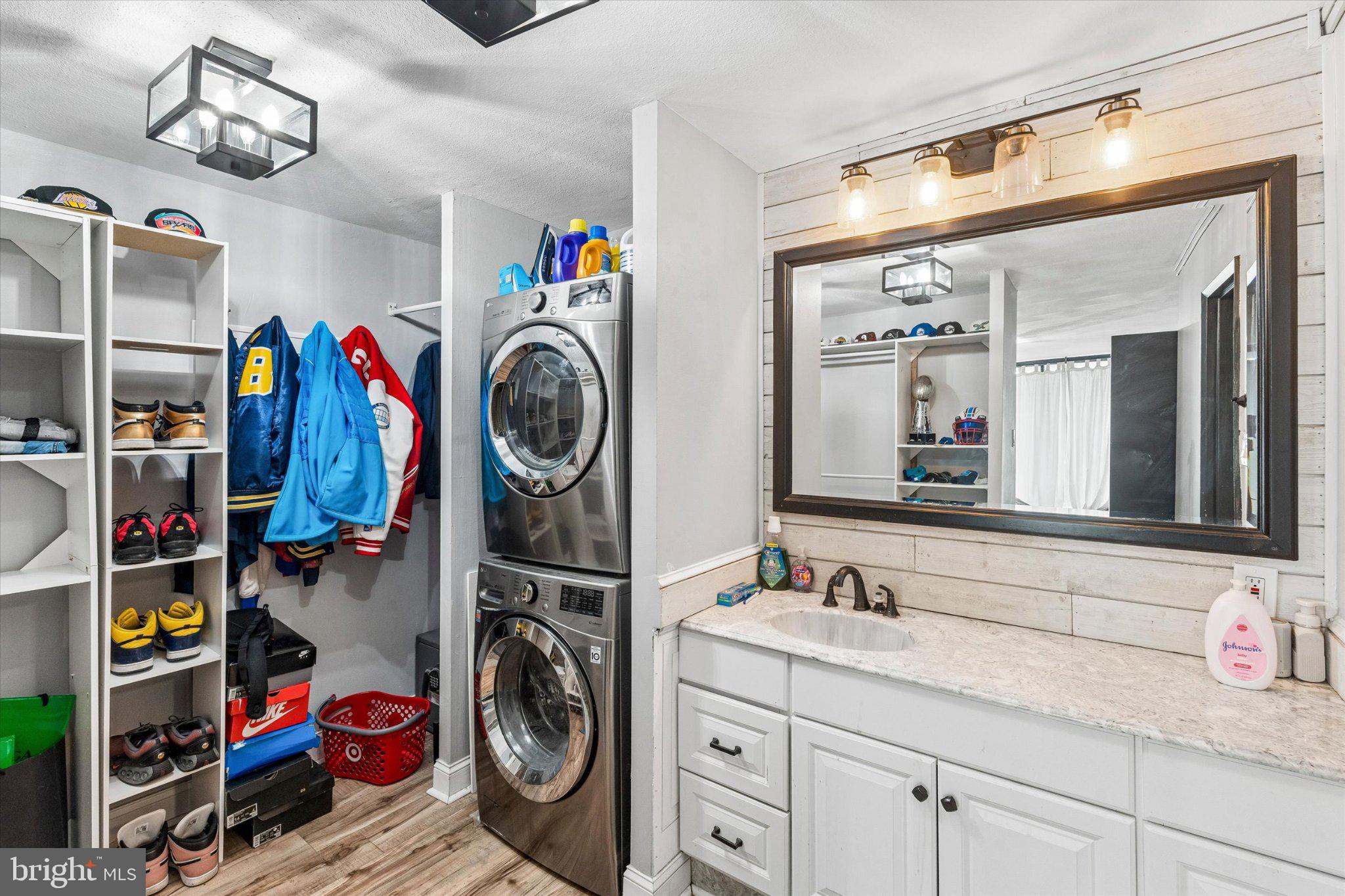 PHILADELPHIA (WEST) - Residential