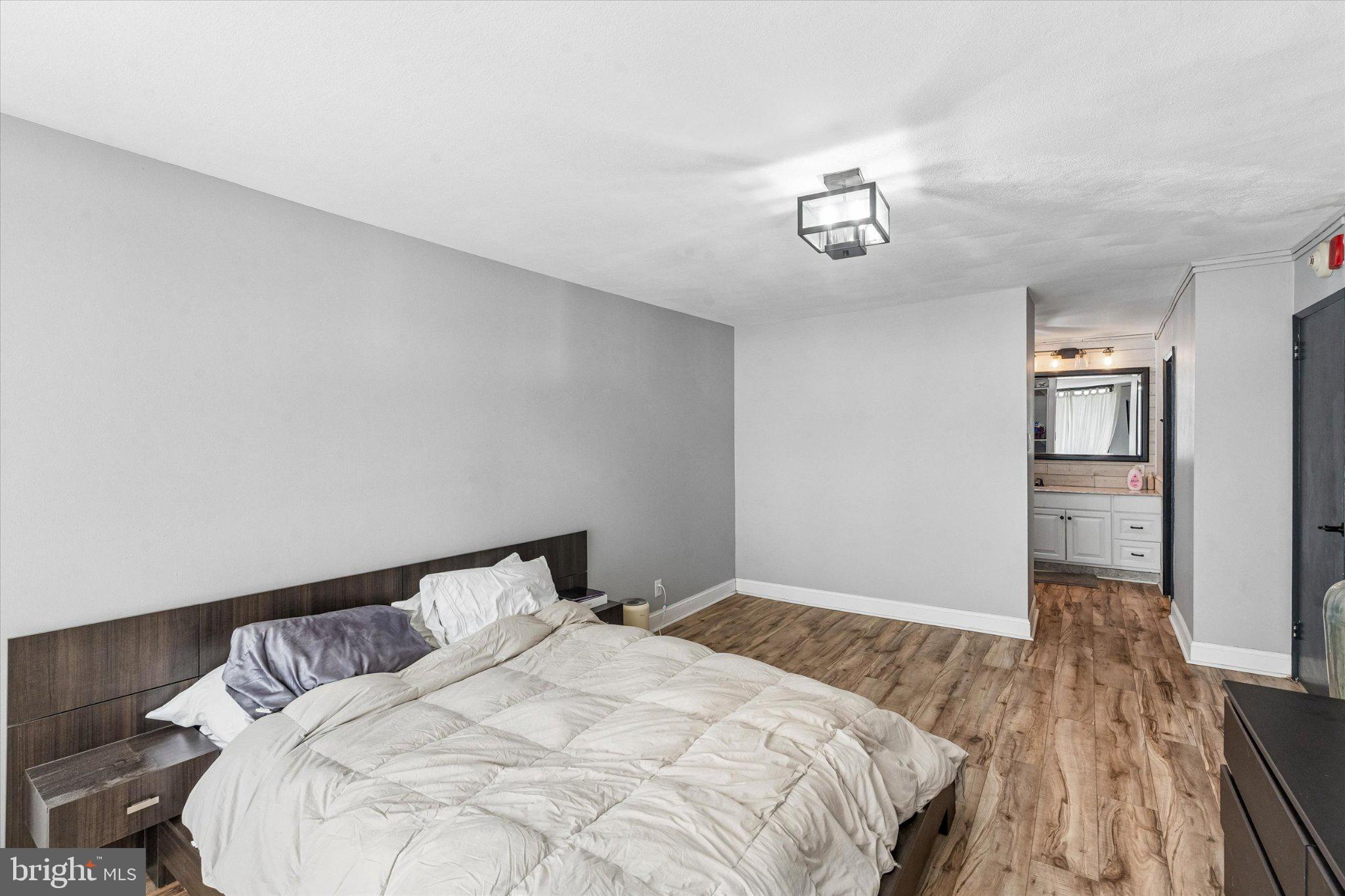 PHILADELPHIA (WEST) - Residential