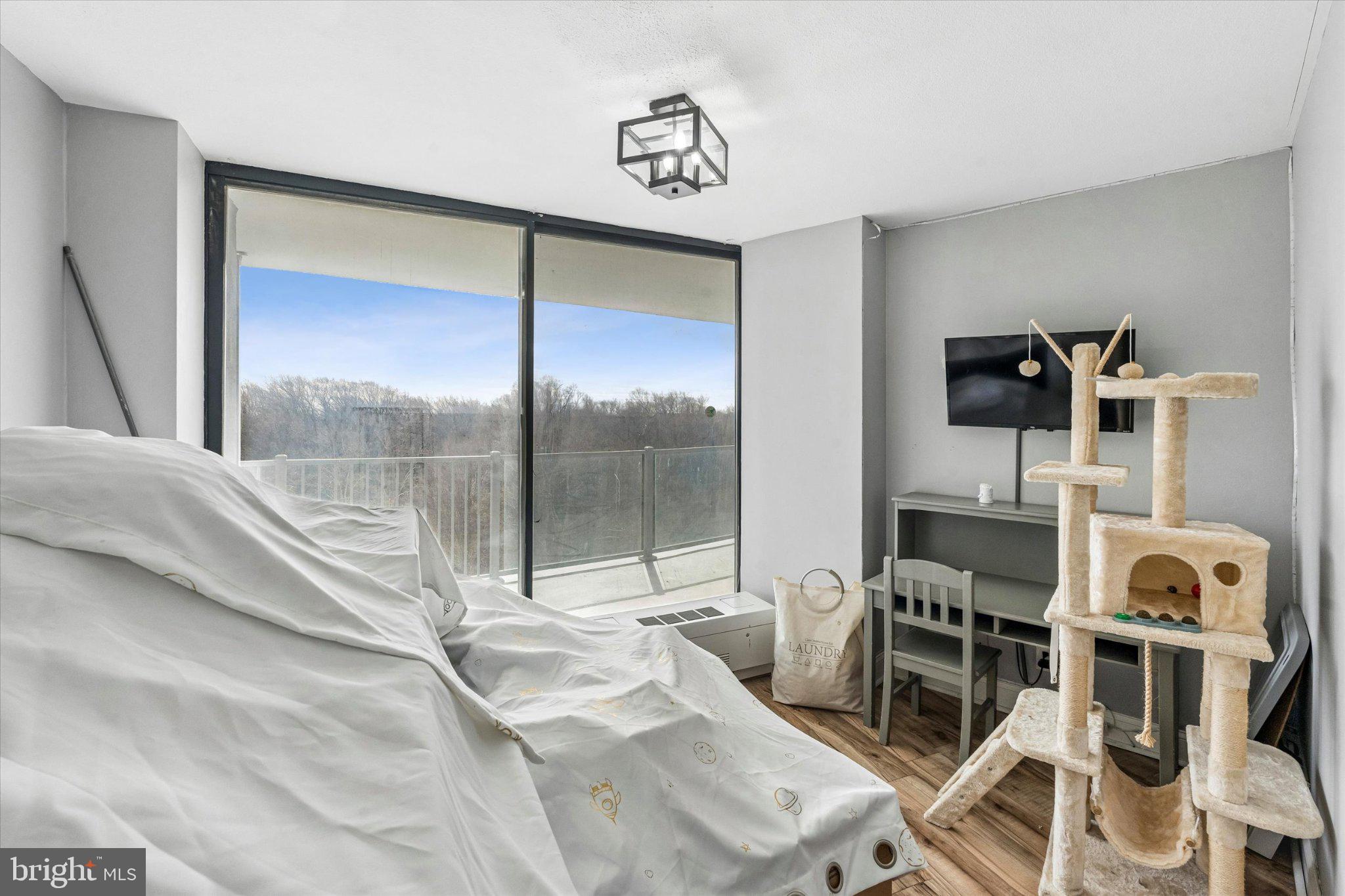 PHILADELPHIA (WEST) - Residential