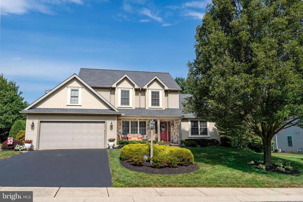 Photo of 306 Round Hill LANE, Lancaster, PA 17603 (MLS # PALA2040004)