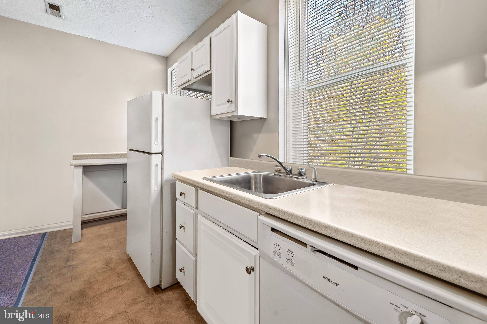 CANTON - Commercial Sale