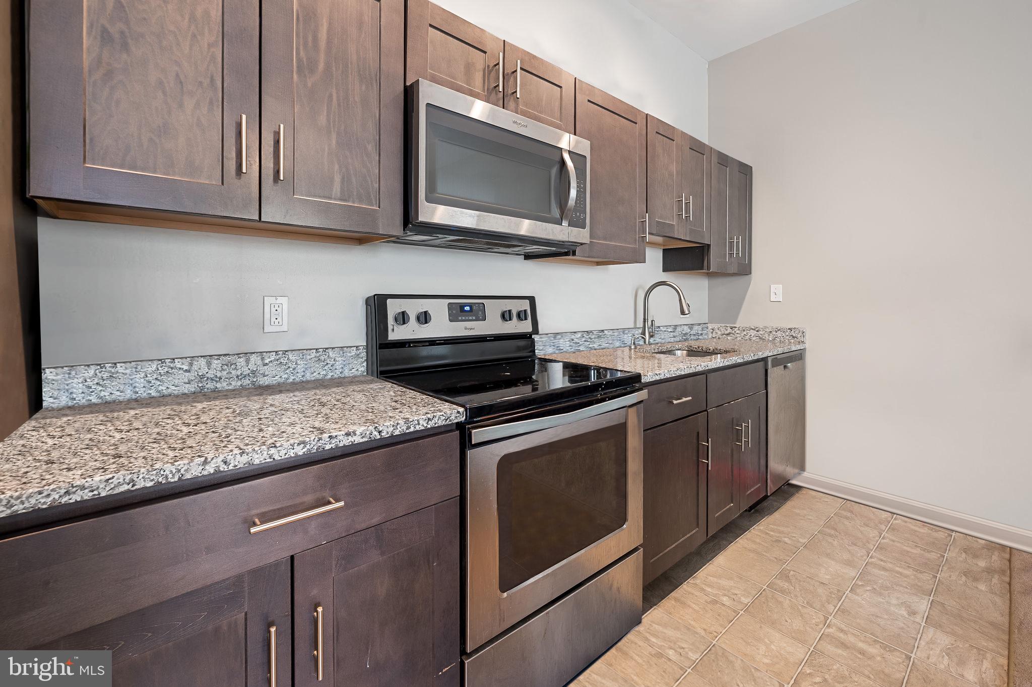 CANTON - Commercial Sale
