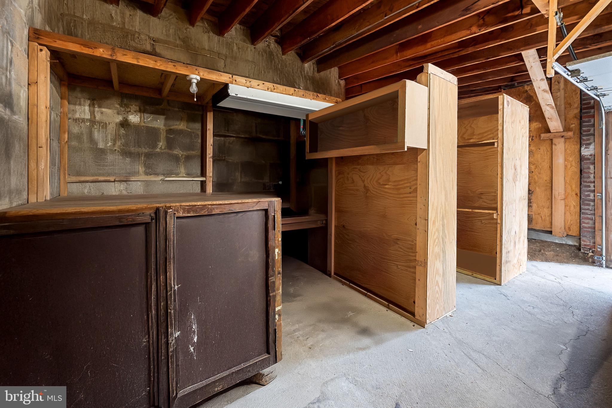 CANTON - Commercial Sale
