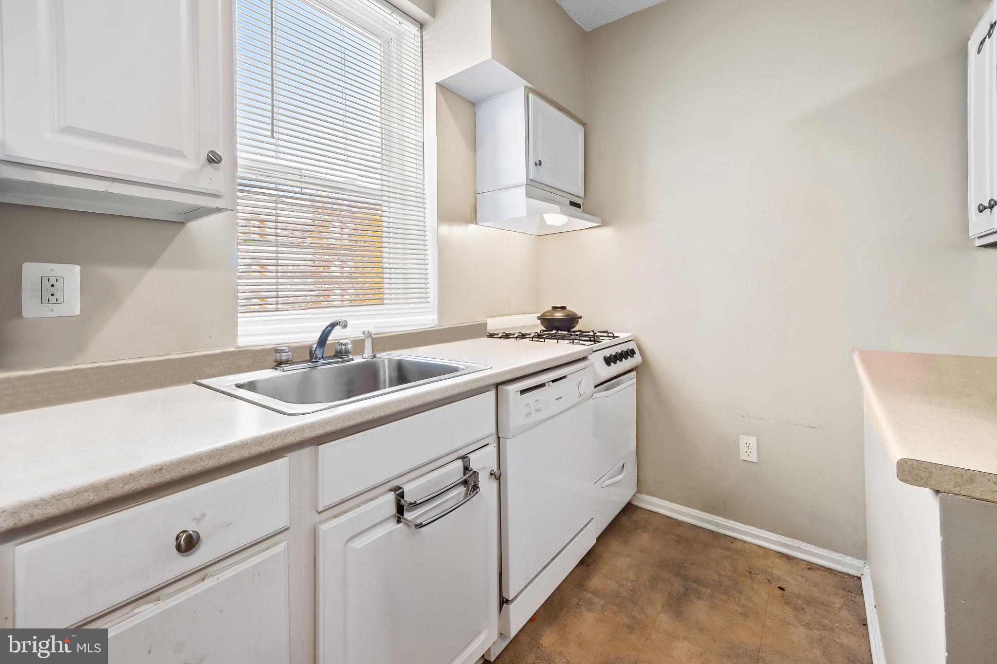 CANTON - Commercial Sale
