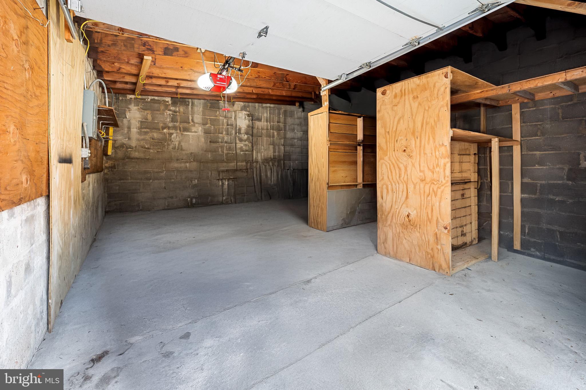 CANTON - Commercial Sale