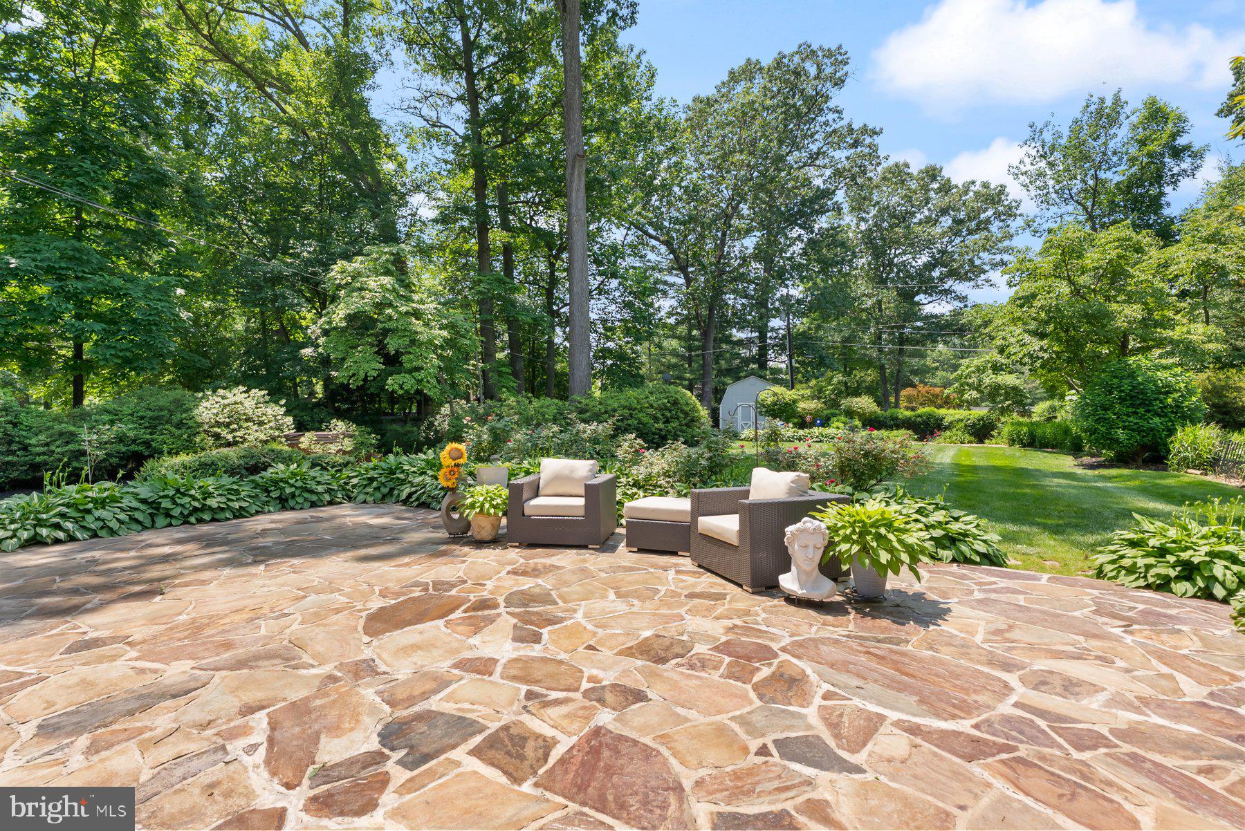 6214 OAK HILL DRIVE