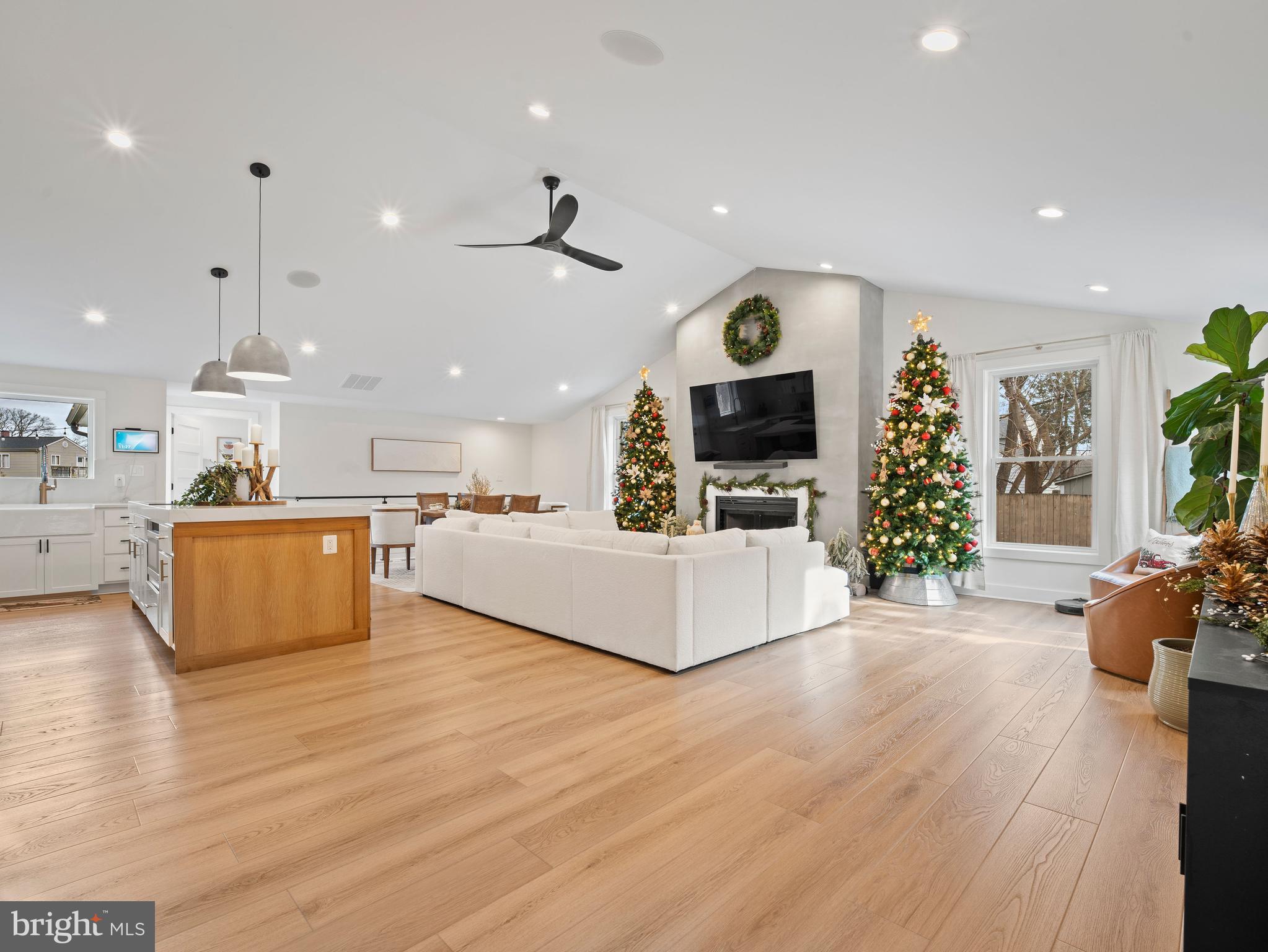 428 ROYAL BEACH ROAD