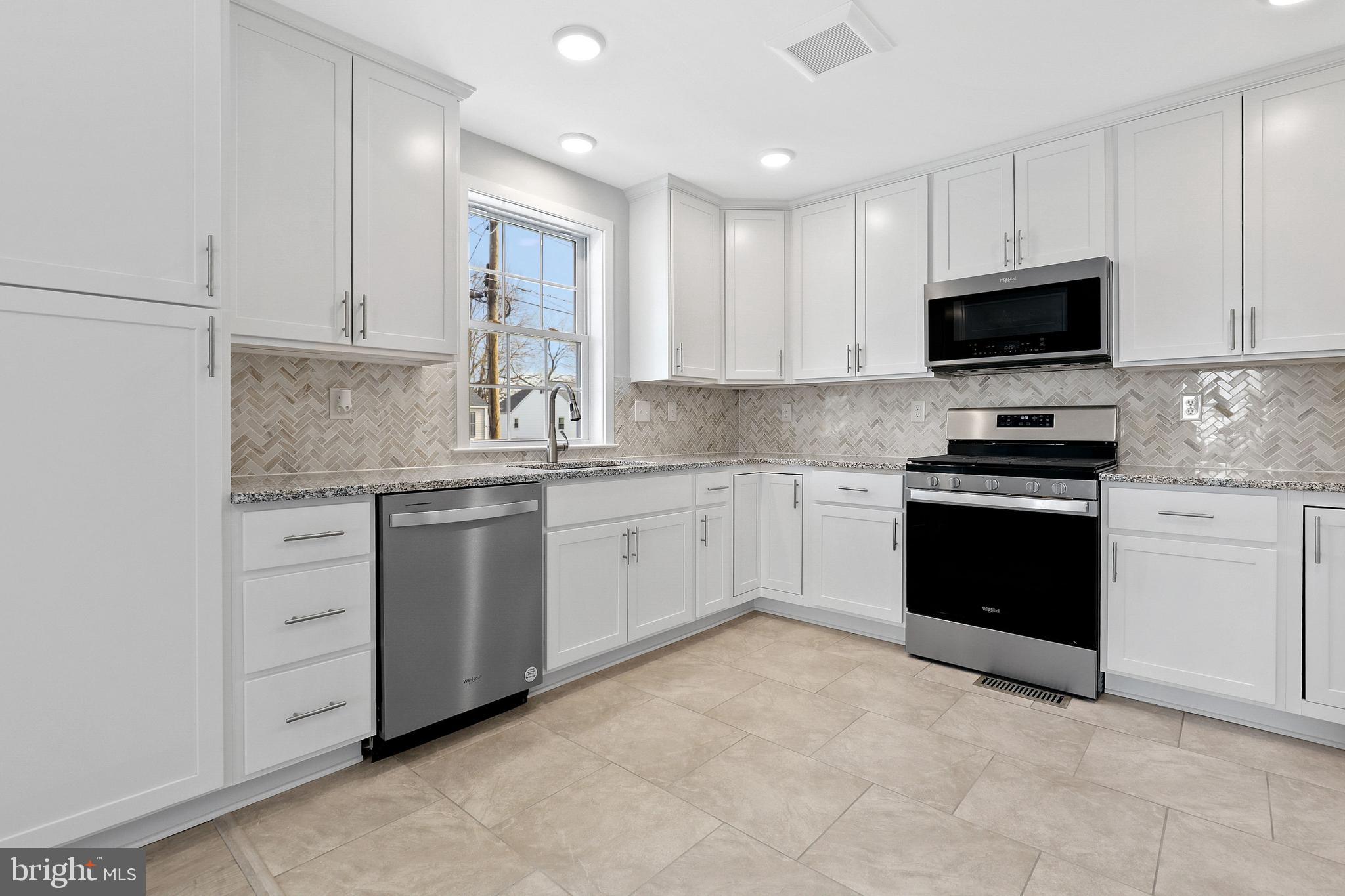 ABERDEEN HILLS - Residential