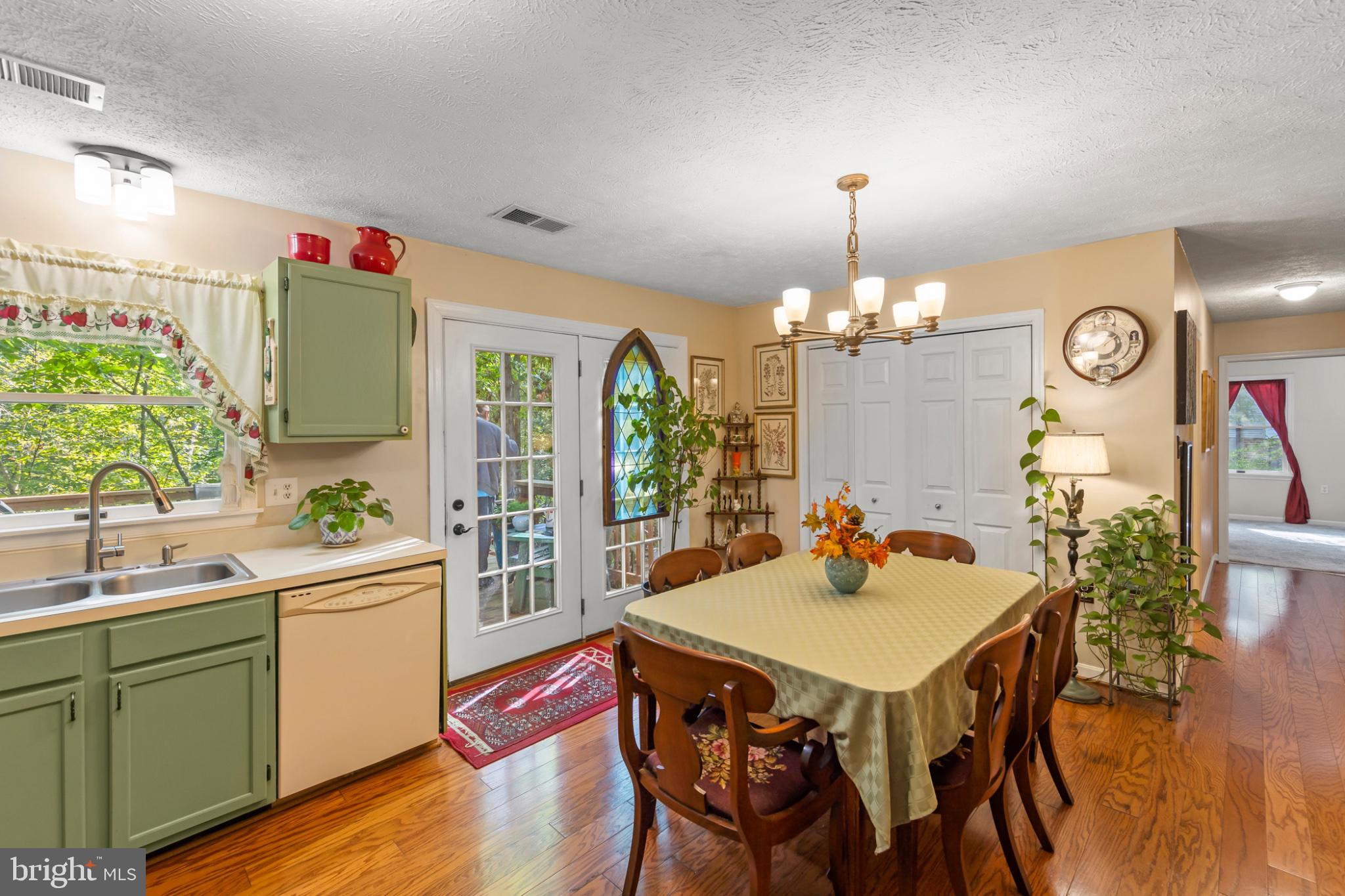245 GLENRIDGE DRIVE