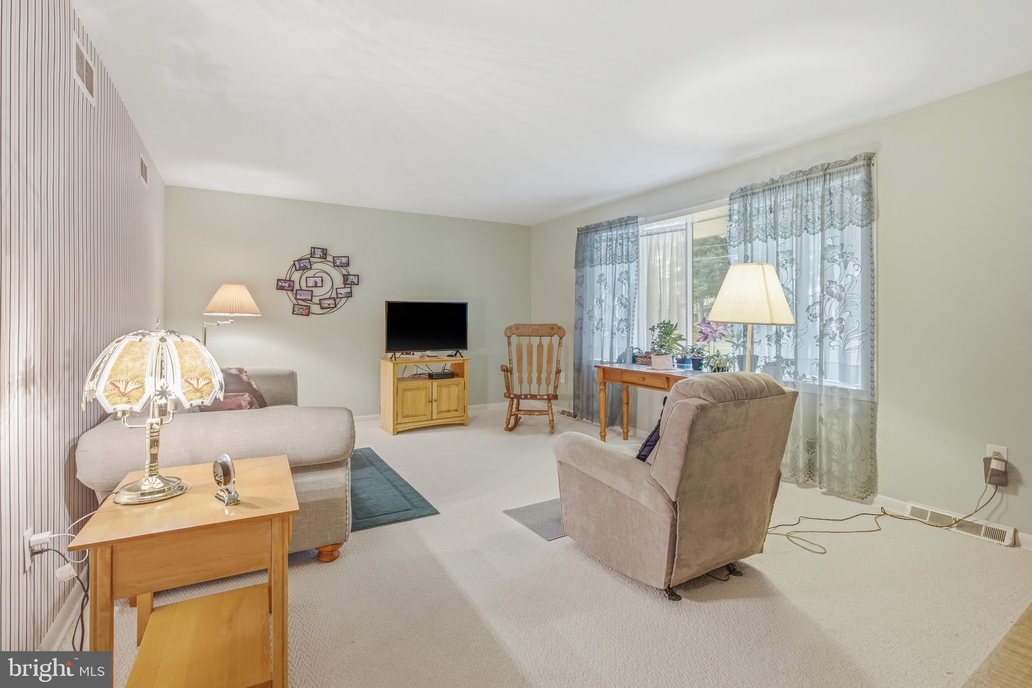 2407 E KINGS HIGHWAY