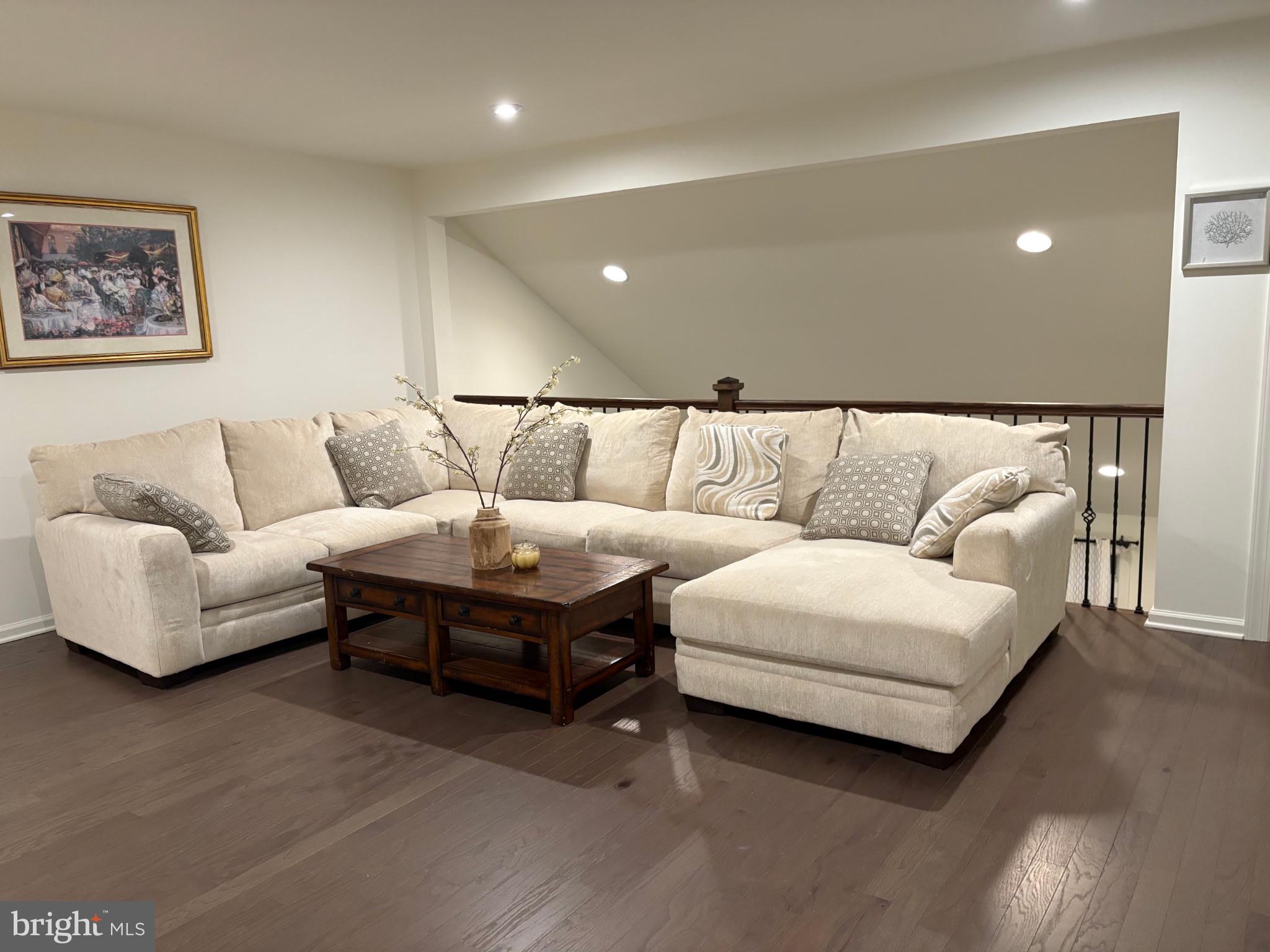 ROSE POINTE - Residential