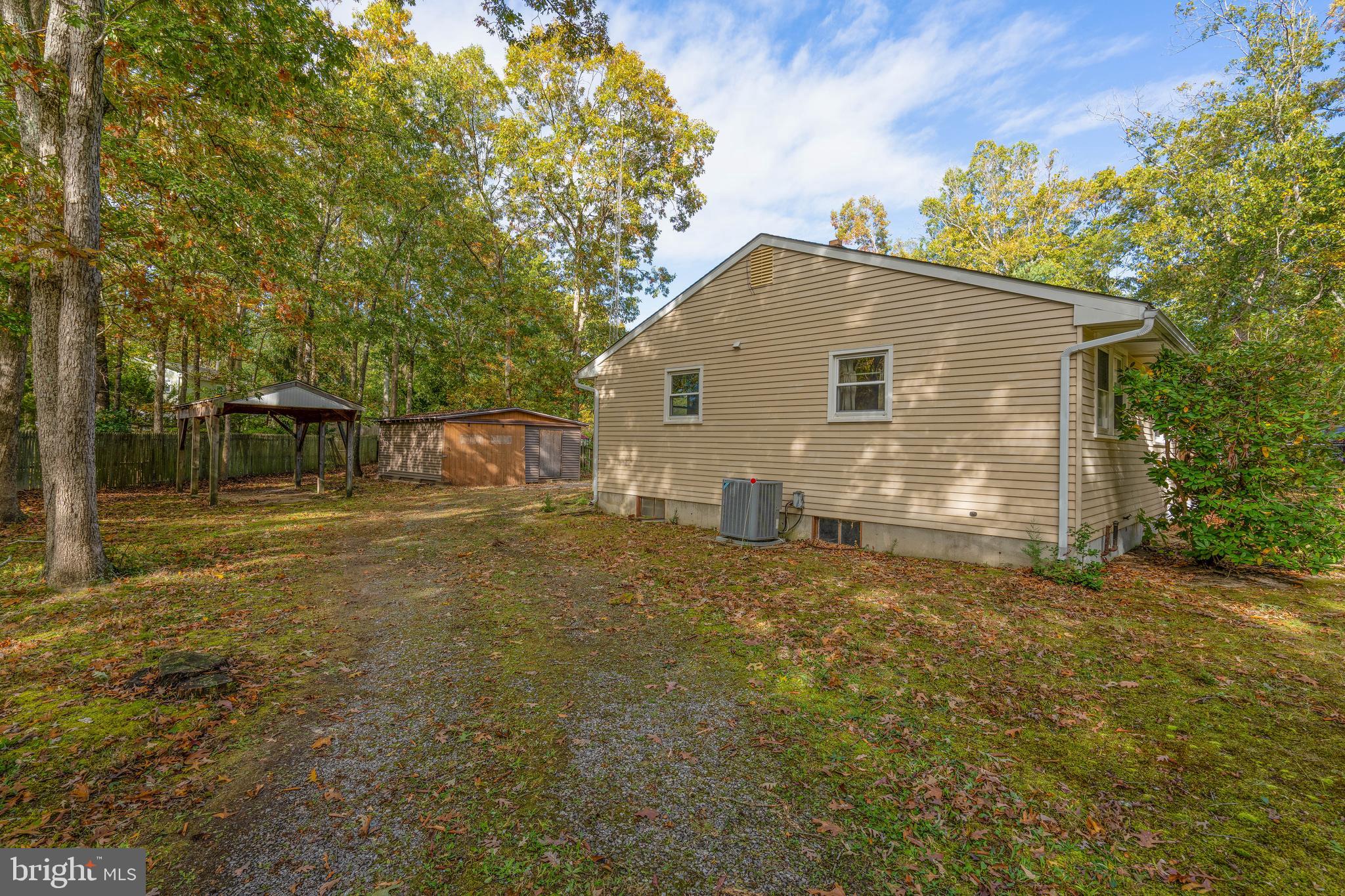 2237 N WEDGEWOOD COURT