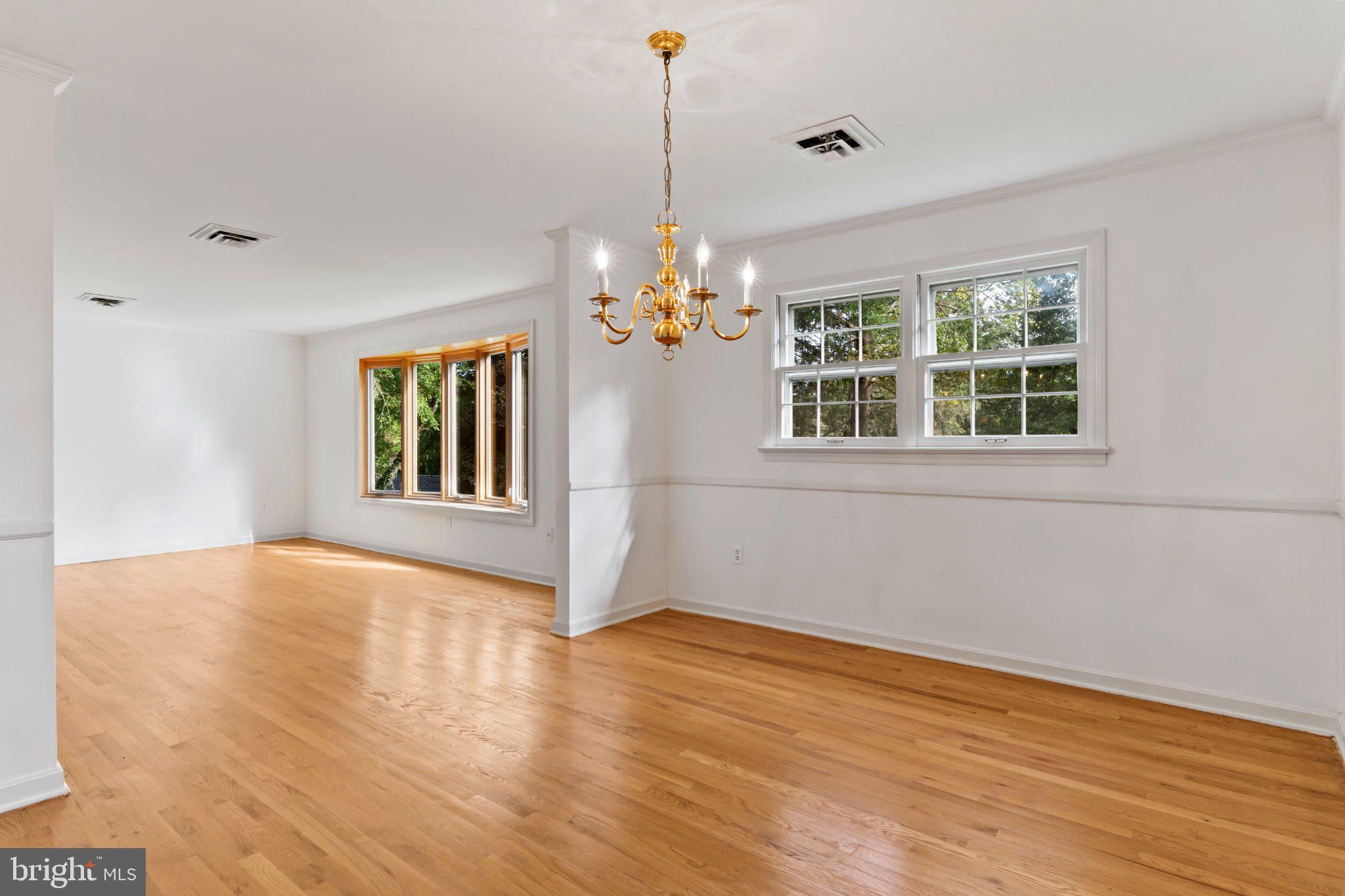 811 MANDY LANE