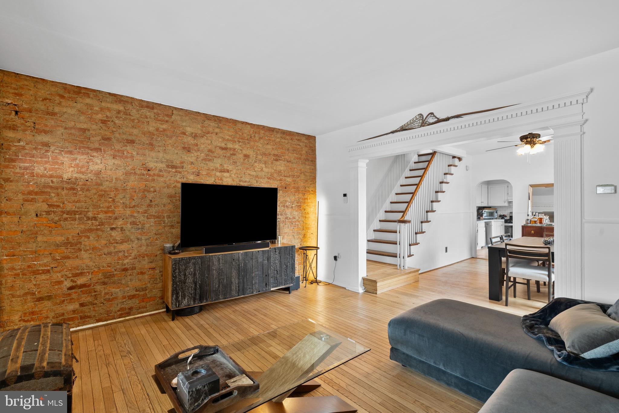 722 E HECTOR STREET