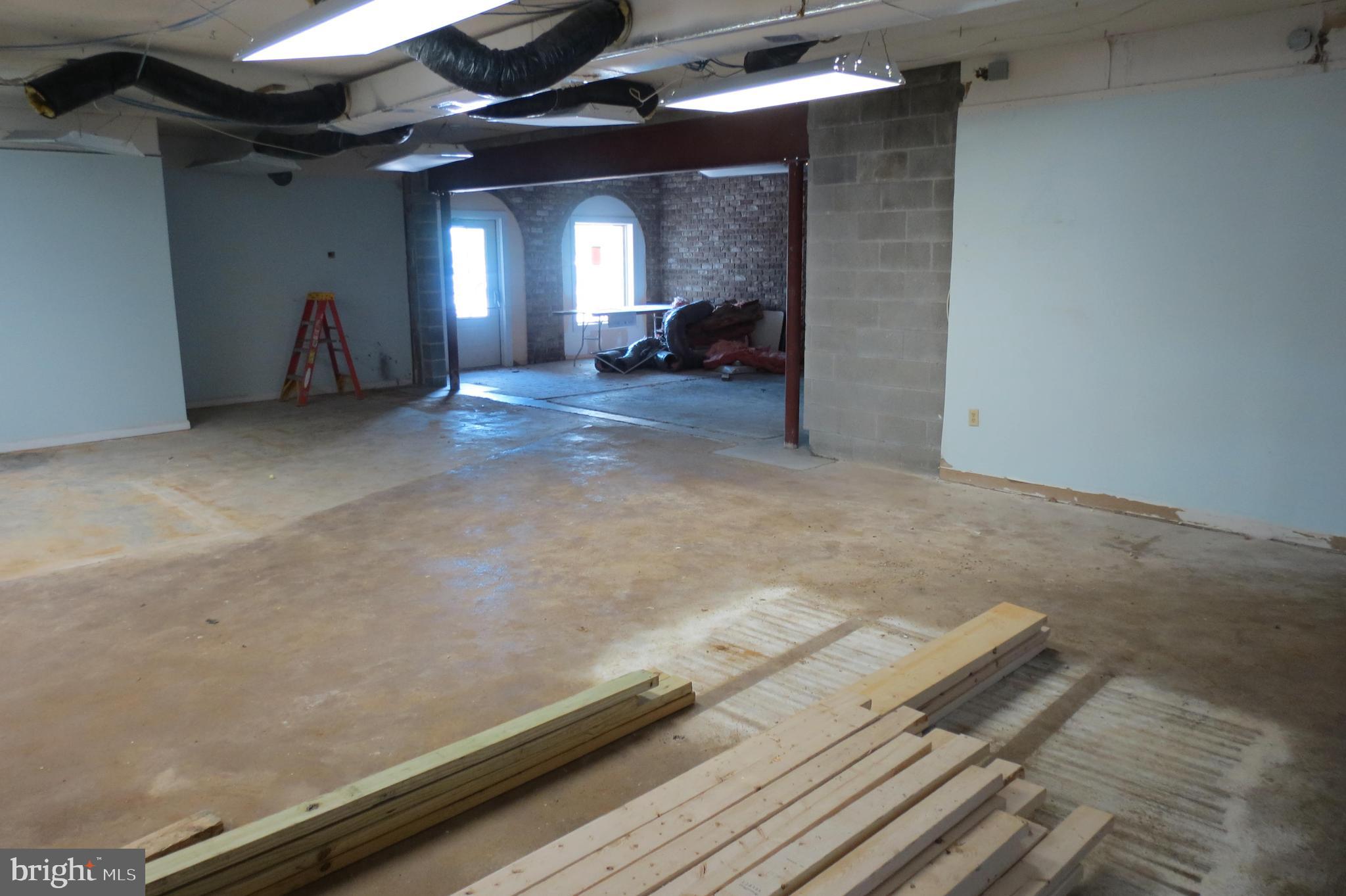 OLDE HICKORY - Commercial Lease