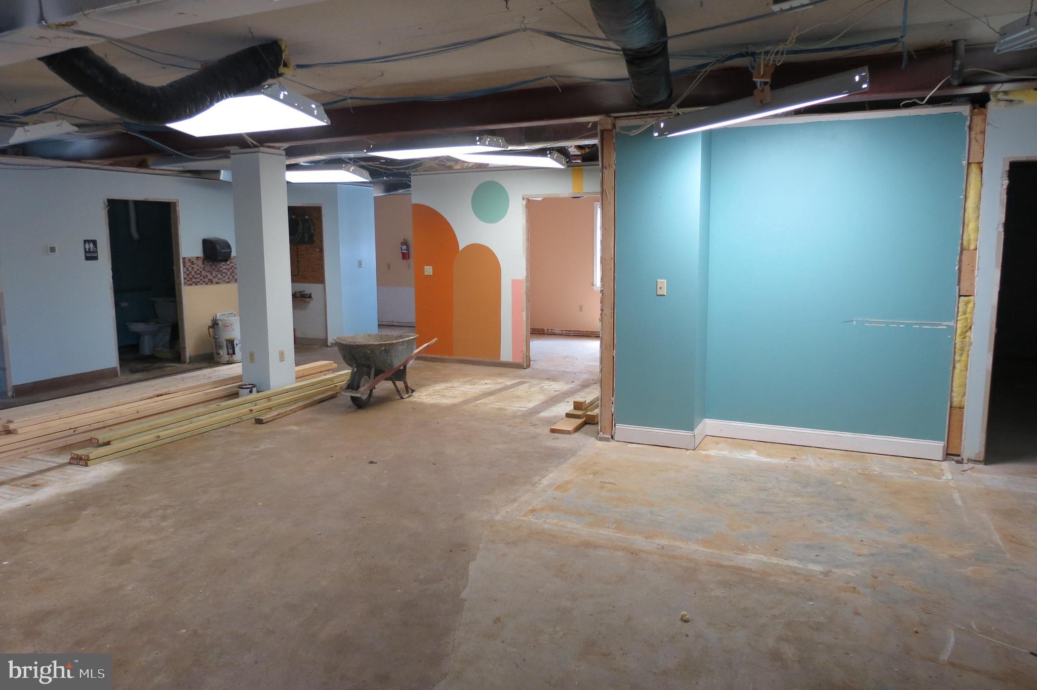 OLDE HICKORY - Commercial Lease