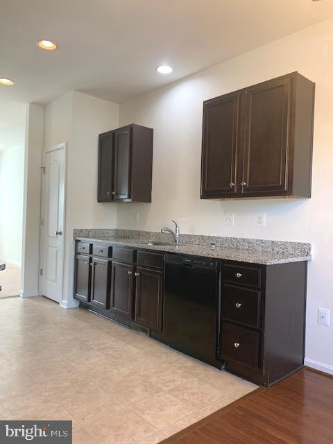 LADYSMITH VILLAGE - Residential Lease