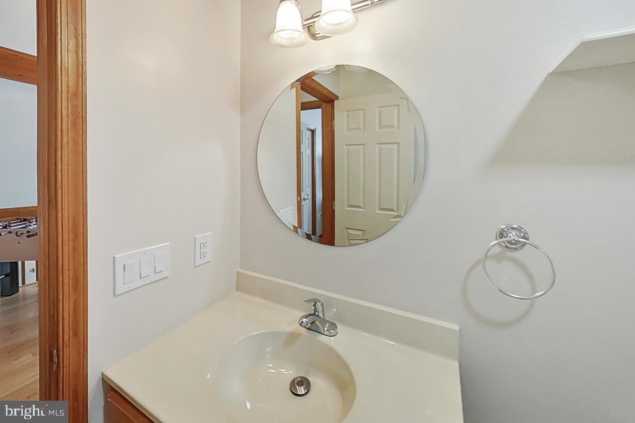 ARROWHEAD LAKES - Residential