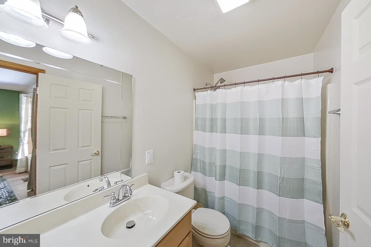 ARROWHEAD LAKES - Residential