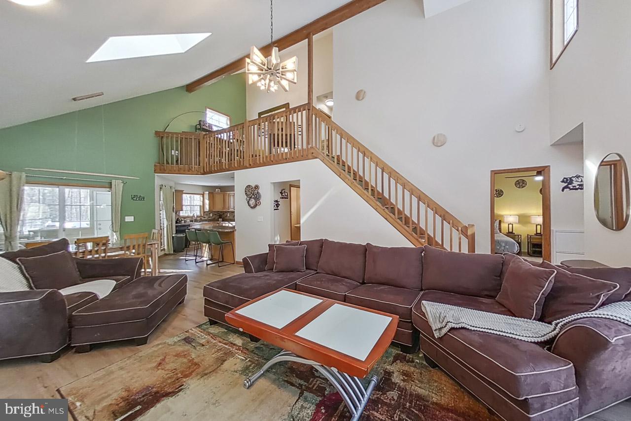 ARROWHEAD LAKES - Residential