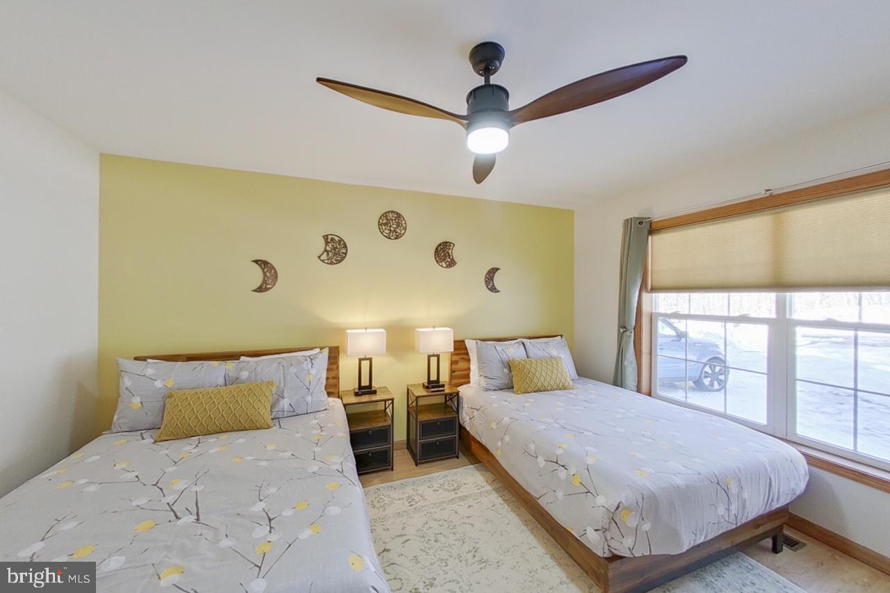 ARROWHEAD LAKES - Residential