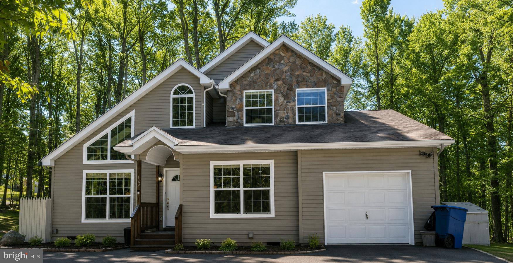 ARROWHEAD LAKES - Residential
