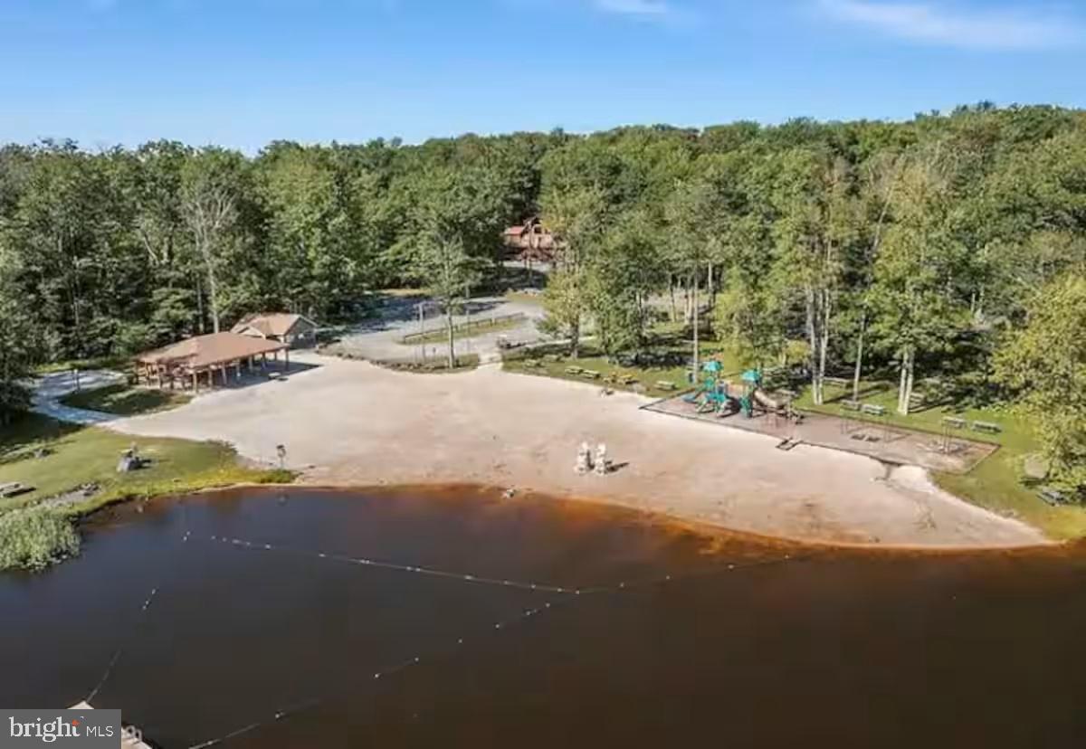 ARROWHEAD LAKES - Residential
