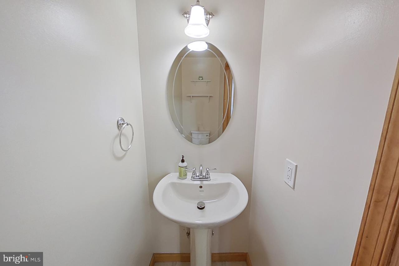 ARROWHEAD LAKES - Residential