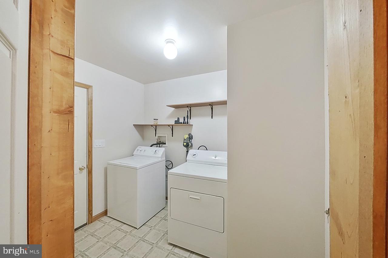 ARROWHEAD LAKES - Residential
