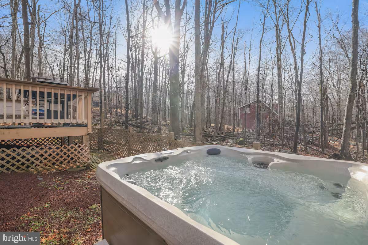 ARROWHEAD LAKES - Residential