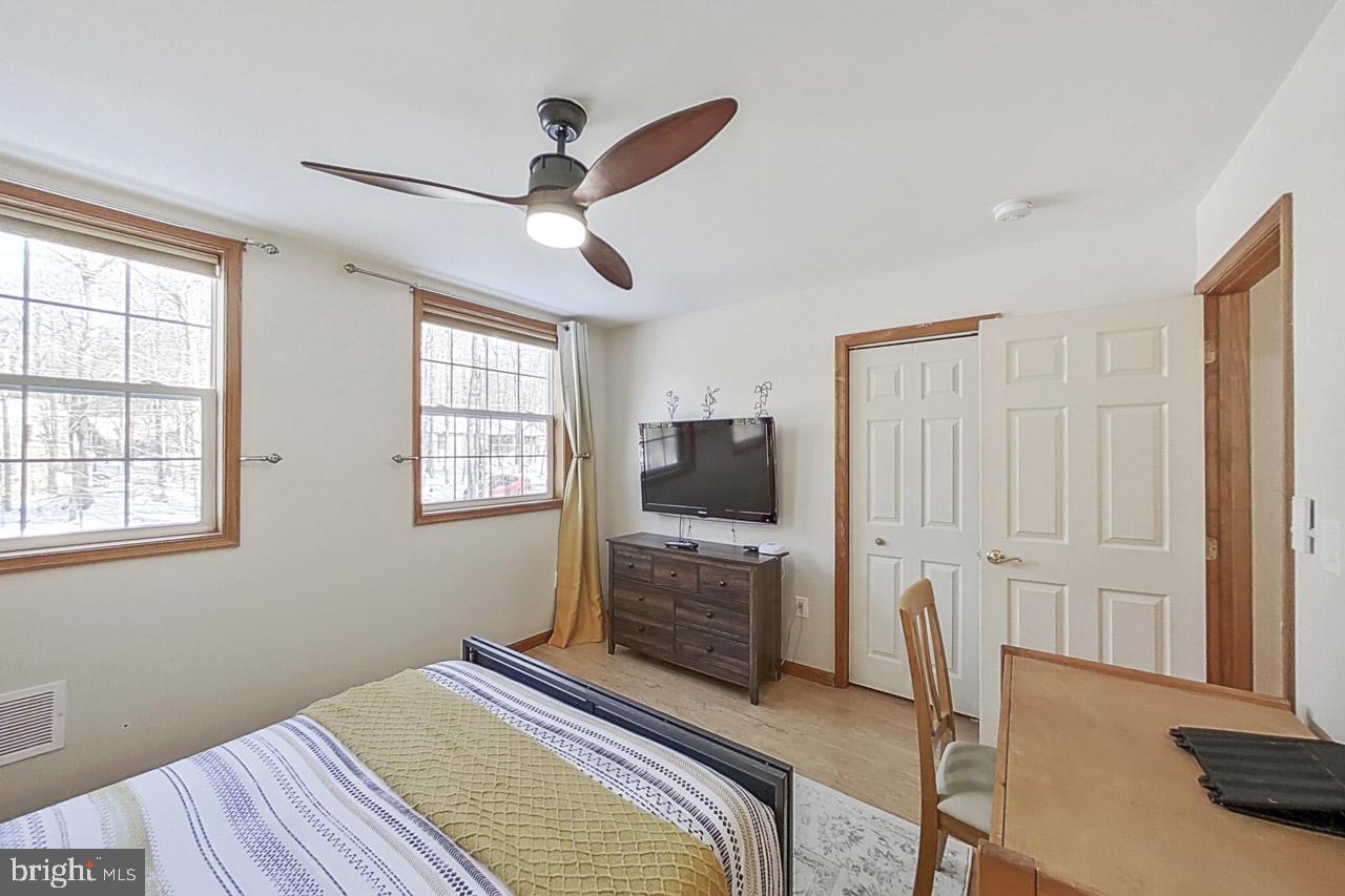 ARROWHEAD LAKES - Residential