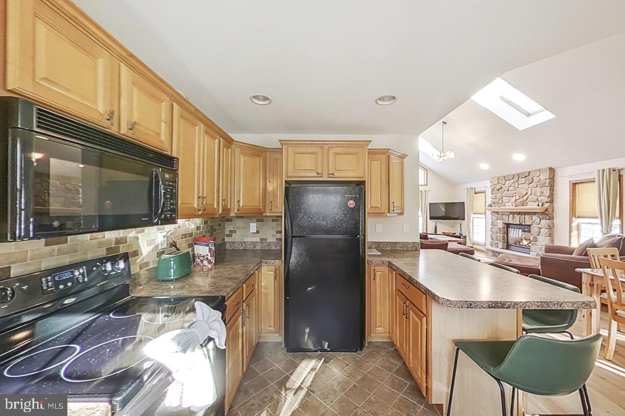 ARROWHEAD LAKES - Residential