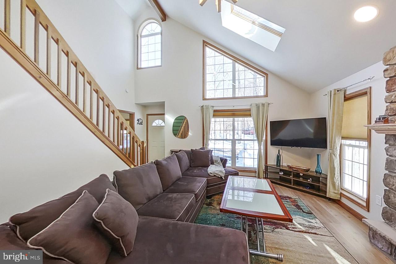 ARROWHEAD LAKES - Residential
