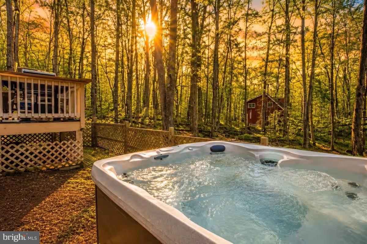 ARROWHEAD LAKES - Residential