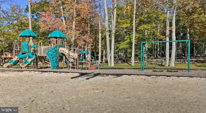 ARROWHEAD LAKES - Residential
