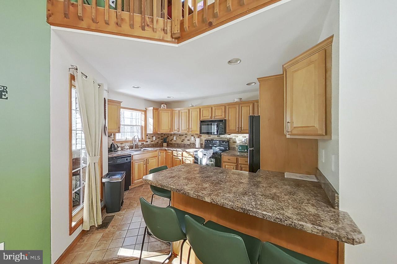 ARROWHEAD LAKES - Residential
