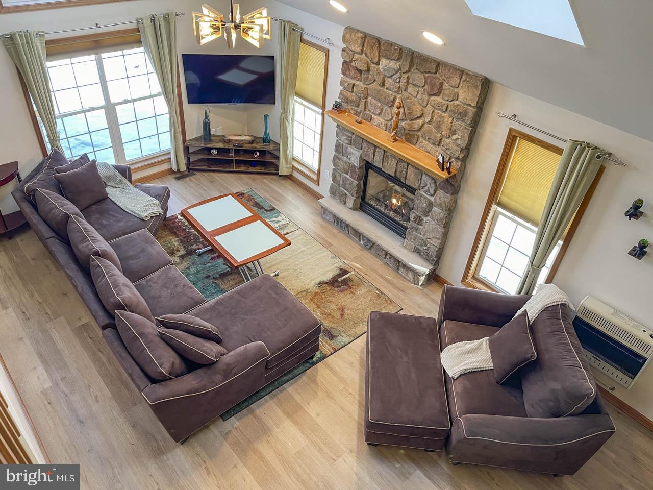 ARROWHEAD LAKES - Residential