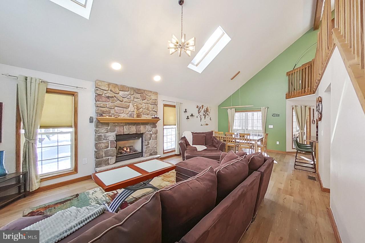 ARROWHEAD LAKES - Residential