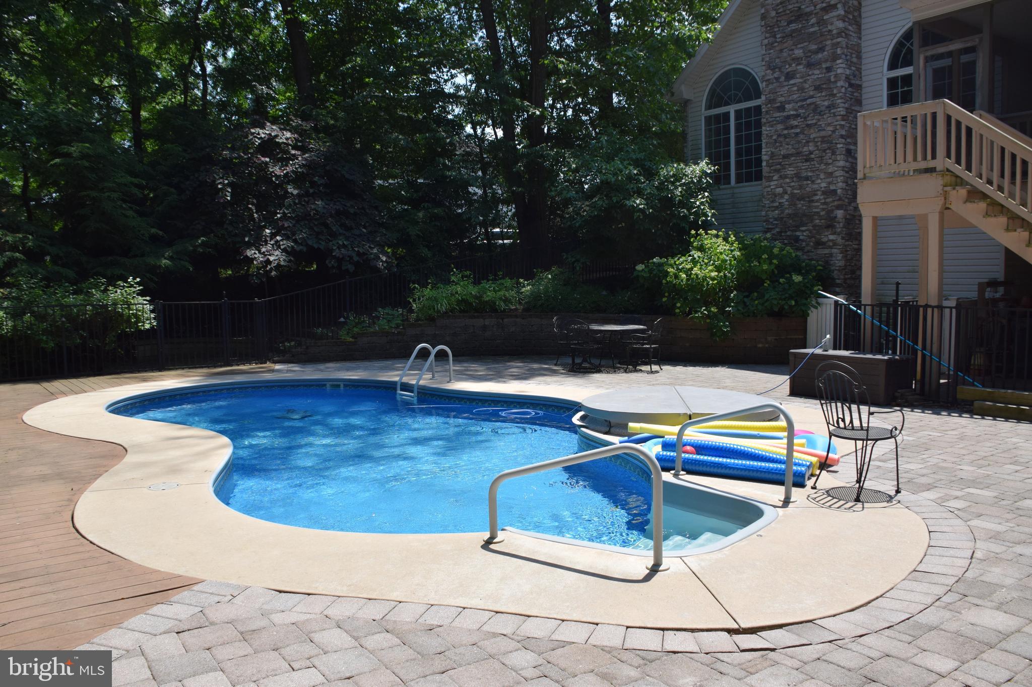 DERRY WOODS - Residential