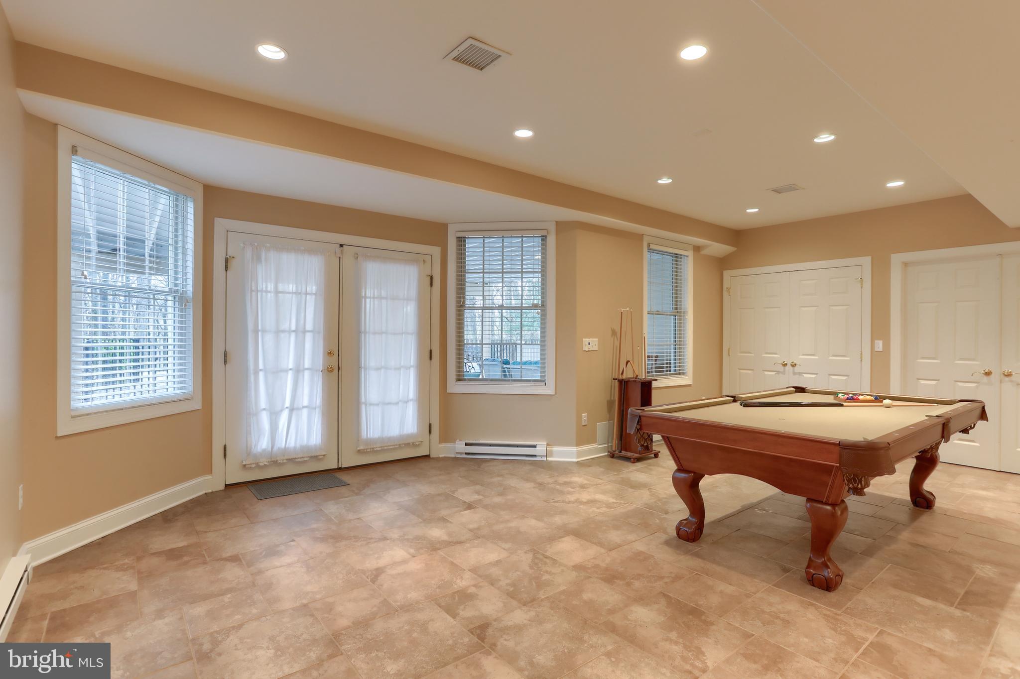 DERRY WOODS - Residential