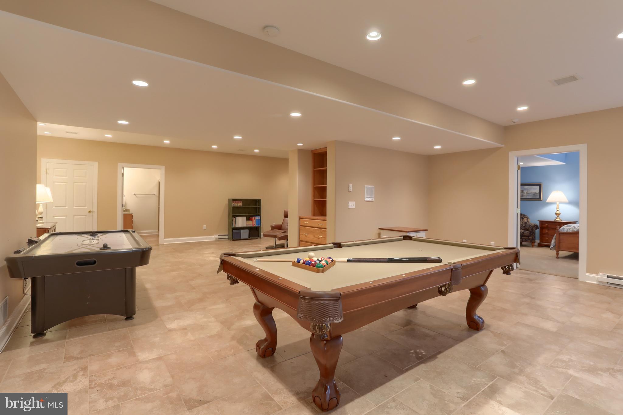 DERRY WOODS - Residential