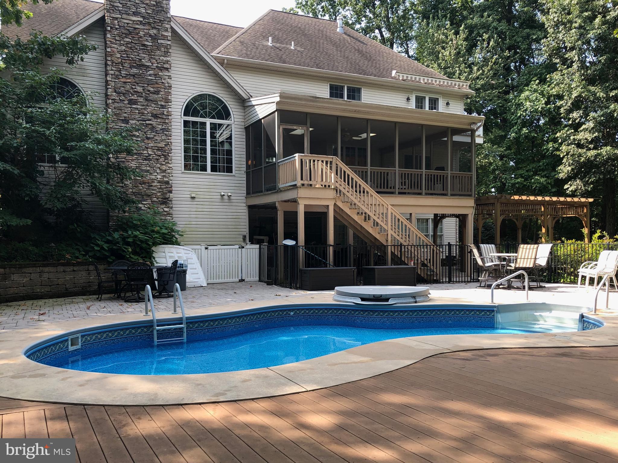 DERRY WOODS - Residential